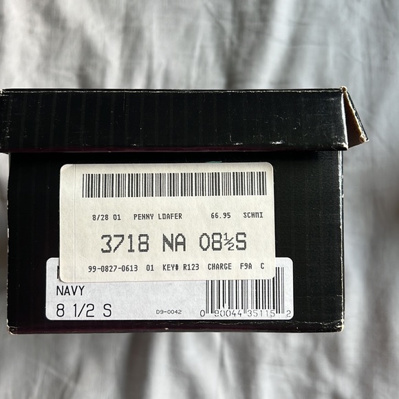 Trotters “Molly” navy loafer. Size 8.5 NARROW (2A) - Picture 7 of 7